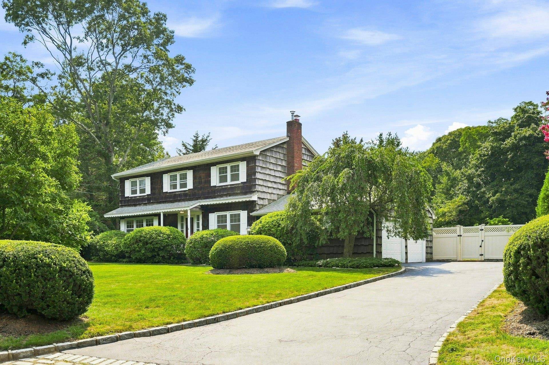 7 Bayberry LN, Northport, NY 11768