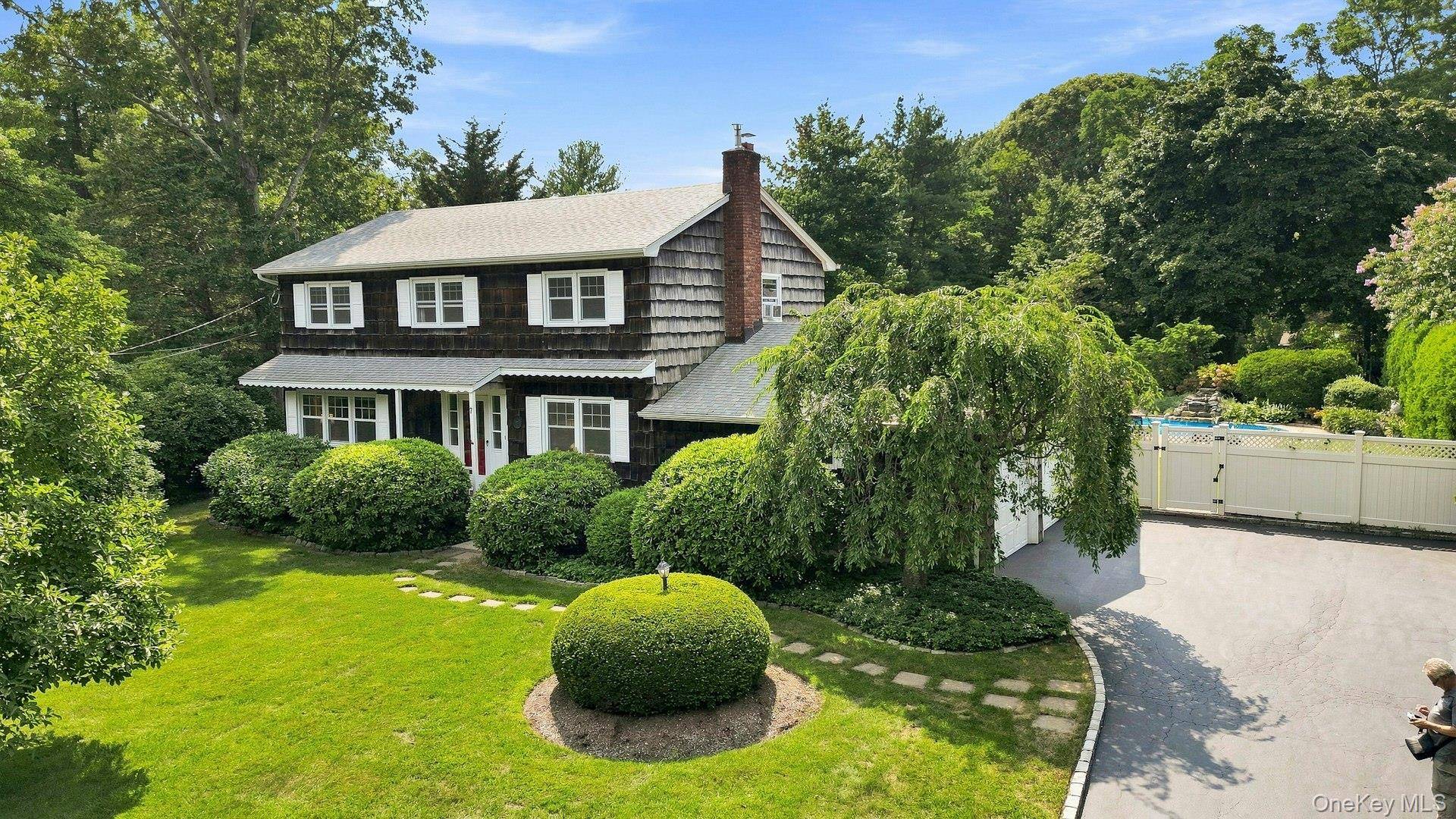 7 Bayberry LN, Northport, NY 11768