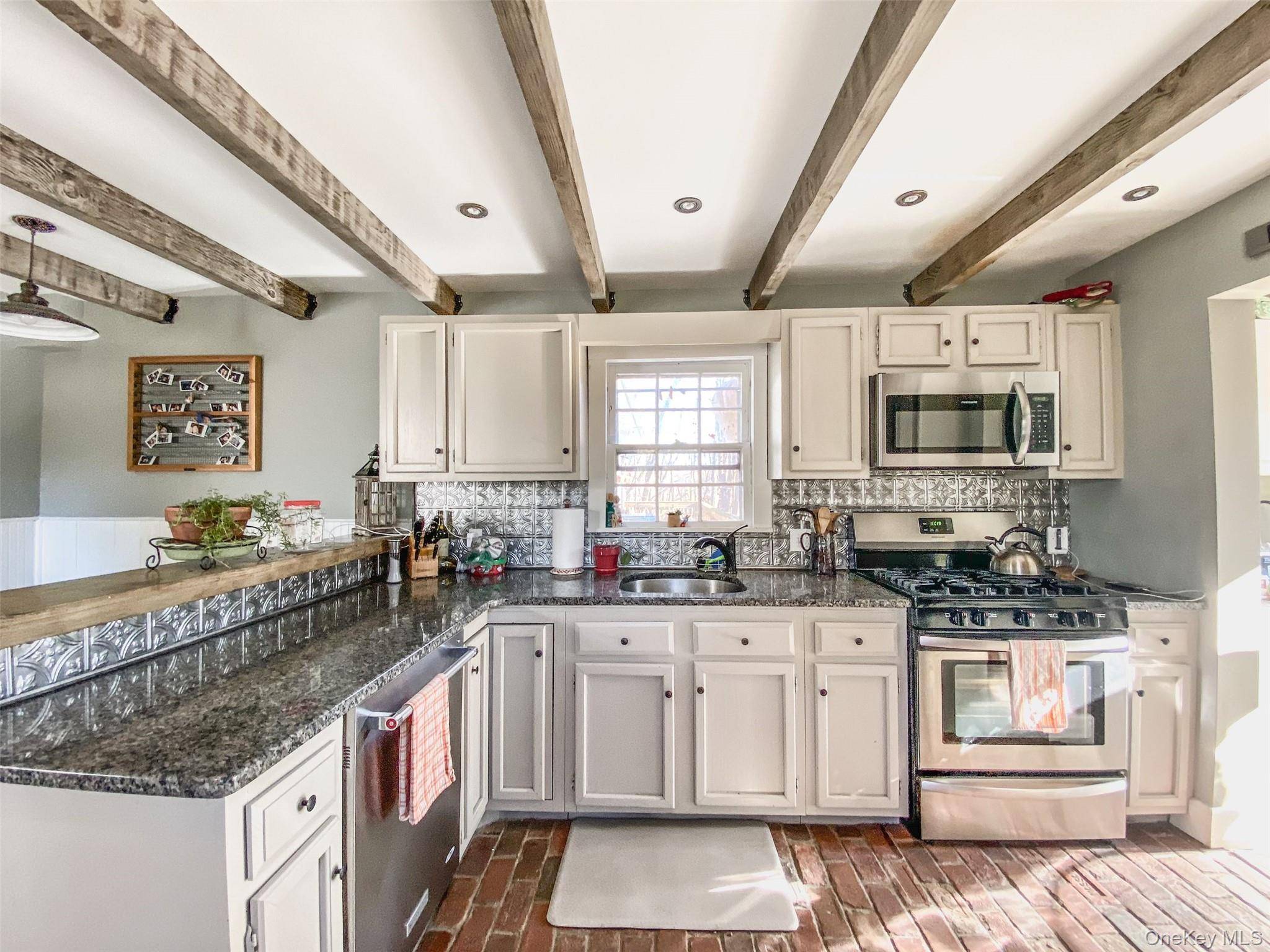 14500 Main RD, Mattituck, NY 11952