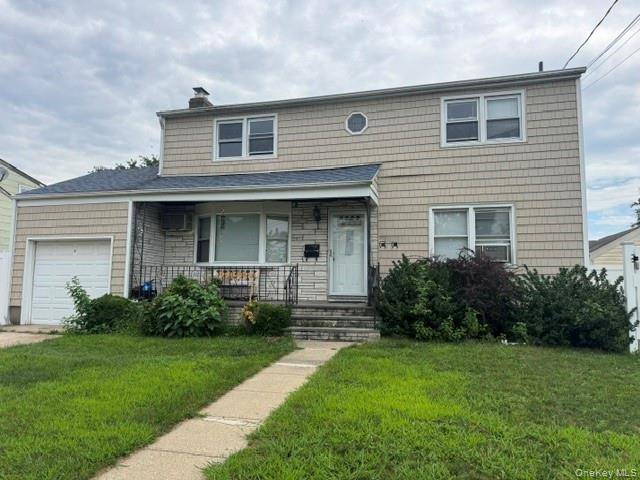 74 Crestwood BLVD, Farmingdale, NY 11735