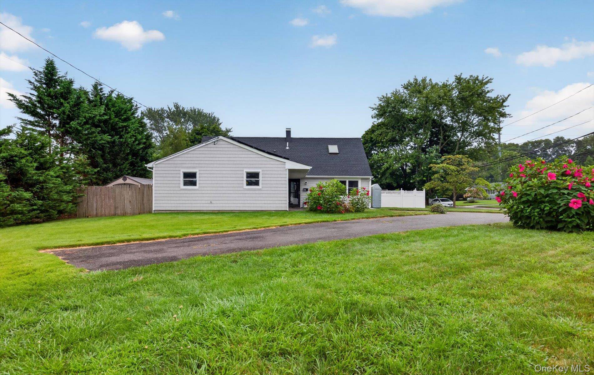 178 Montrose DR, Port Jefferson Station, NY 11776