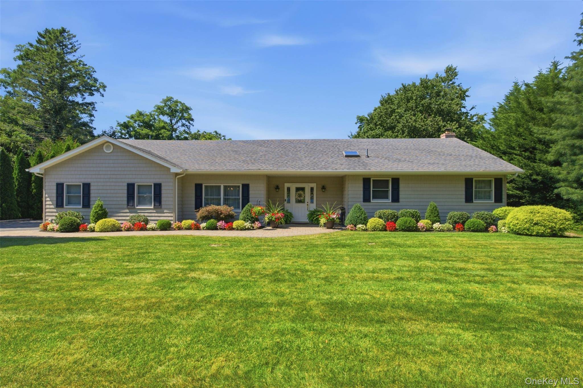 15 Brandywine DR, East Setauket, NY 11733