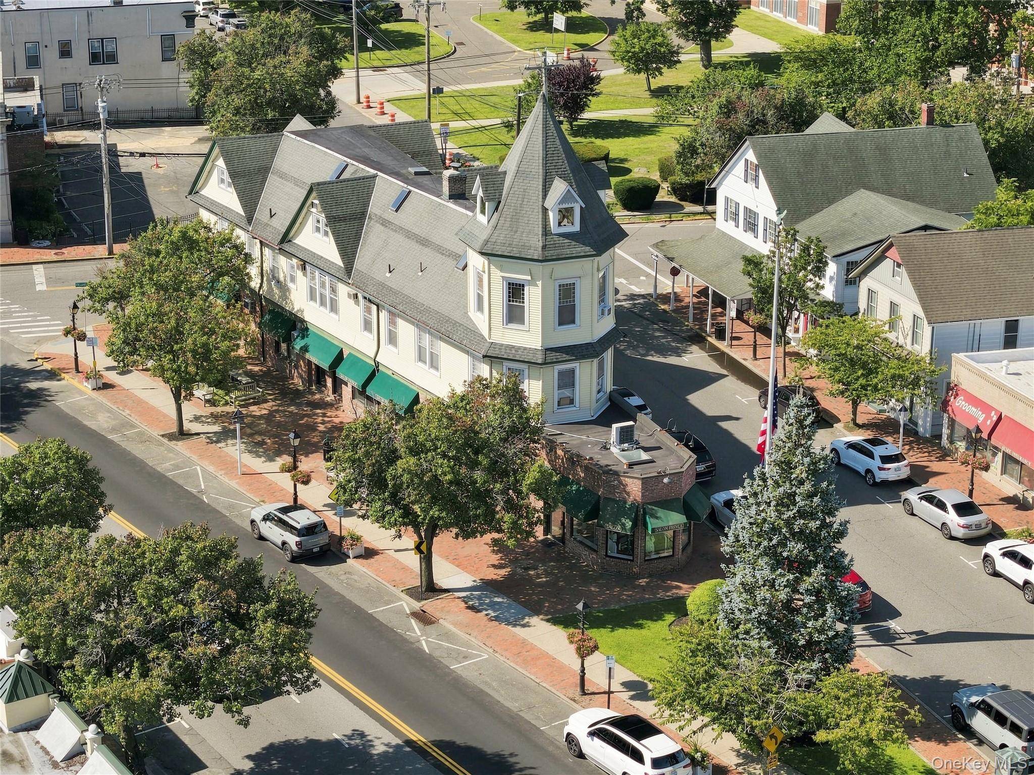 180 Broadway, Amityville, NY 11701