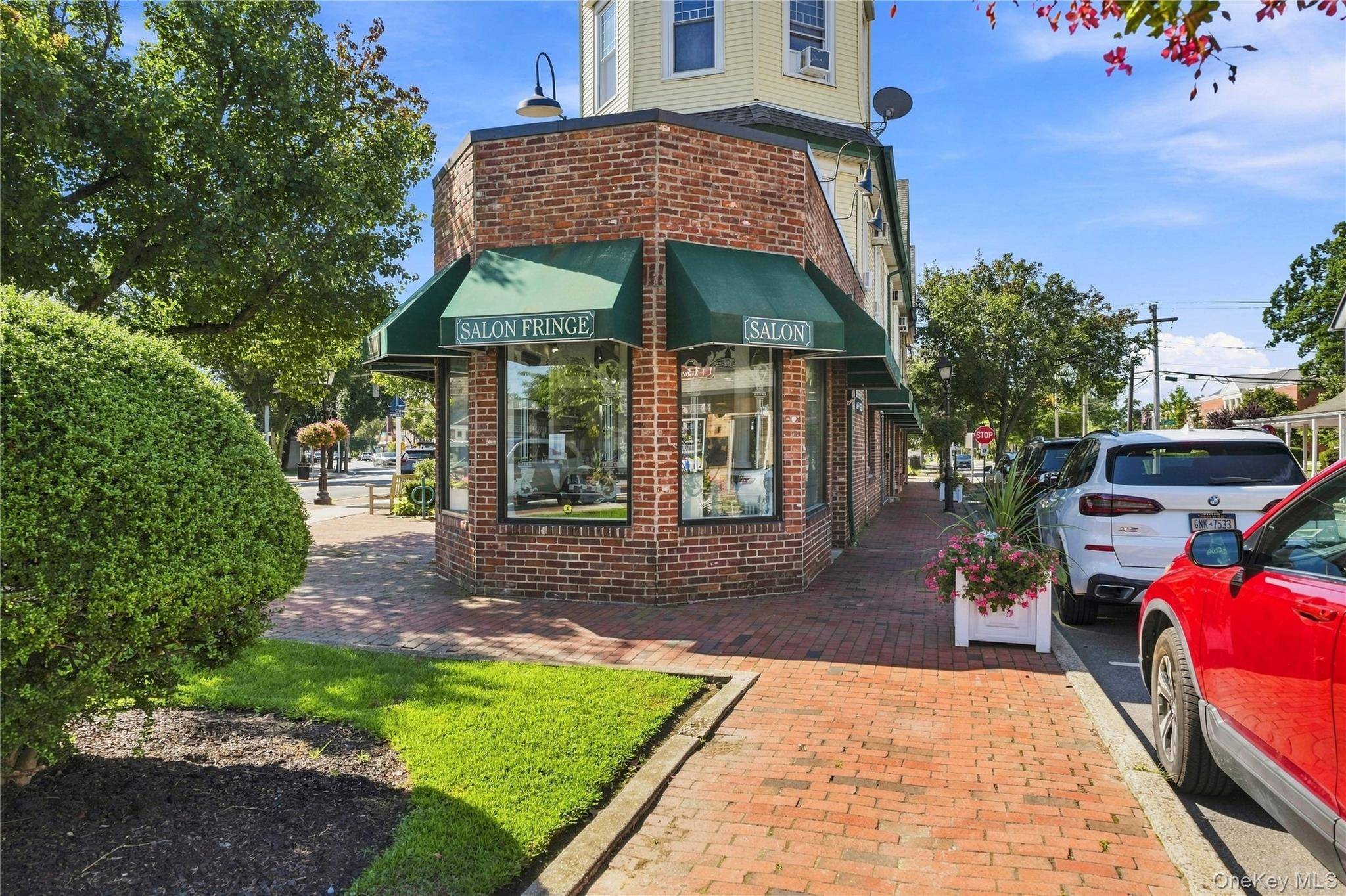 180 Broadway, Amityville, NY 11701