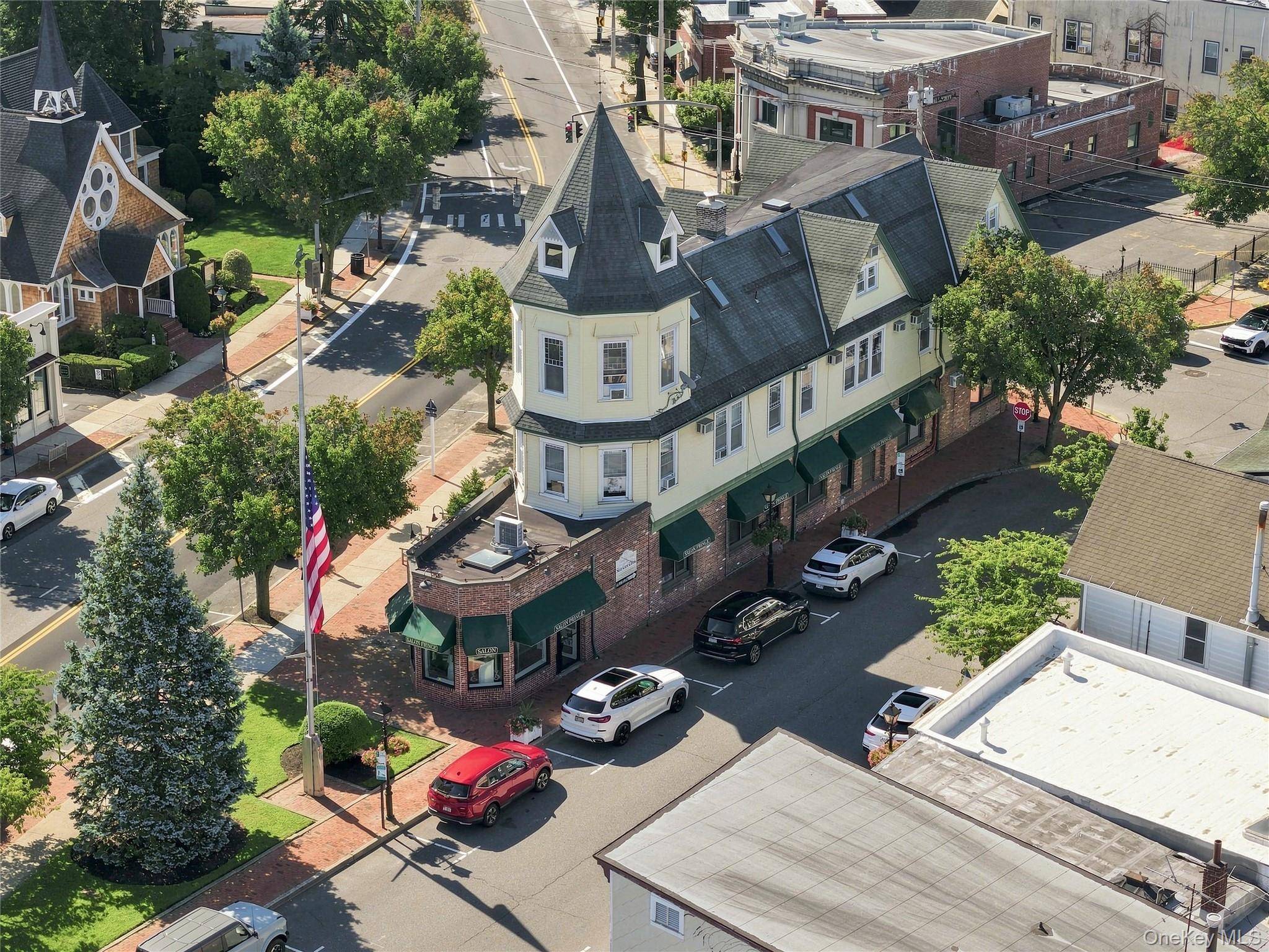 180 Broadway, Amityville, NY 11701