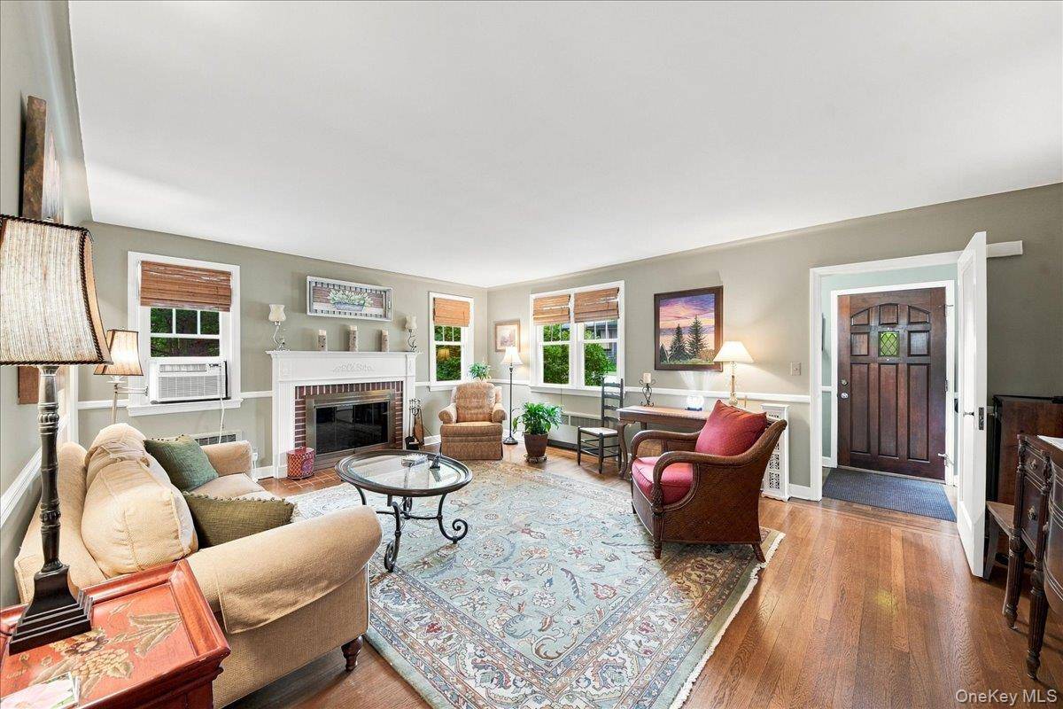 332 Kelly ST, Hawthorne, NY 10532