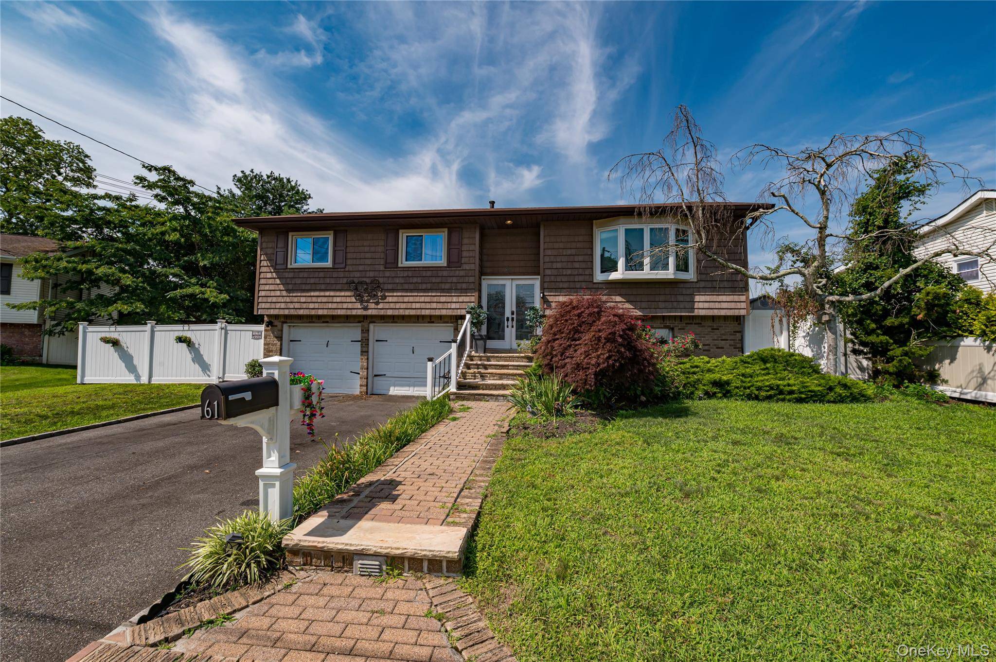 61 Linda LN, North Babylon, NY 11703