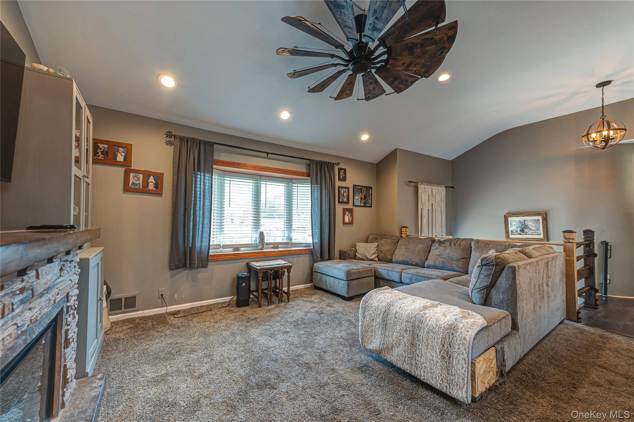 61 Linda LN, North Babylon, NY 11703