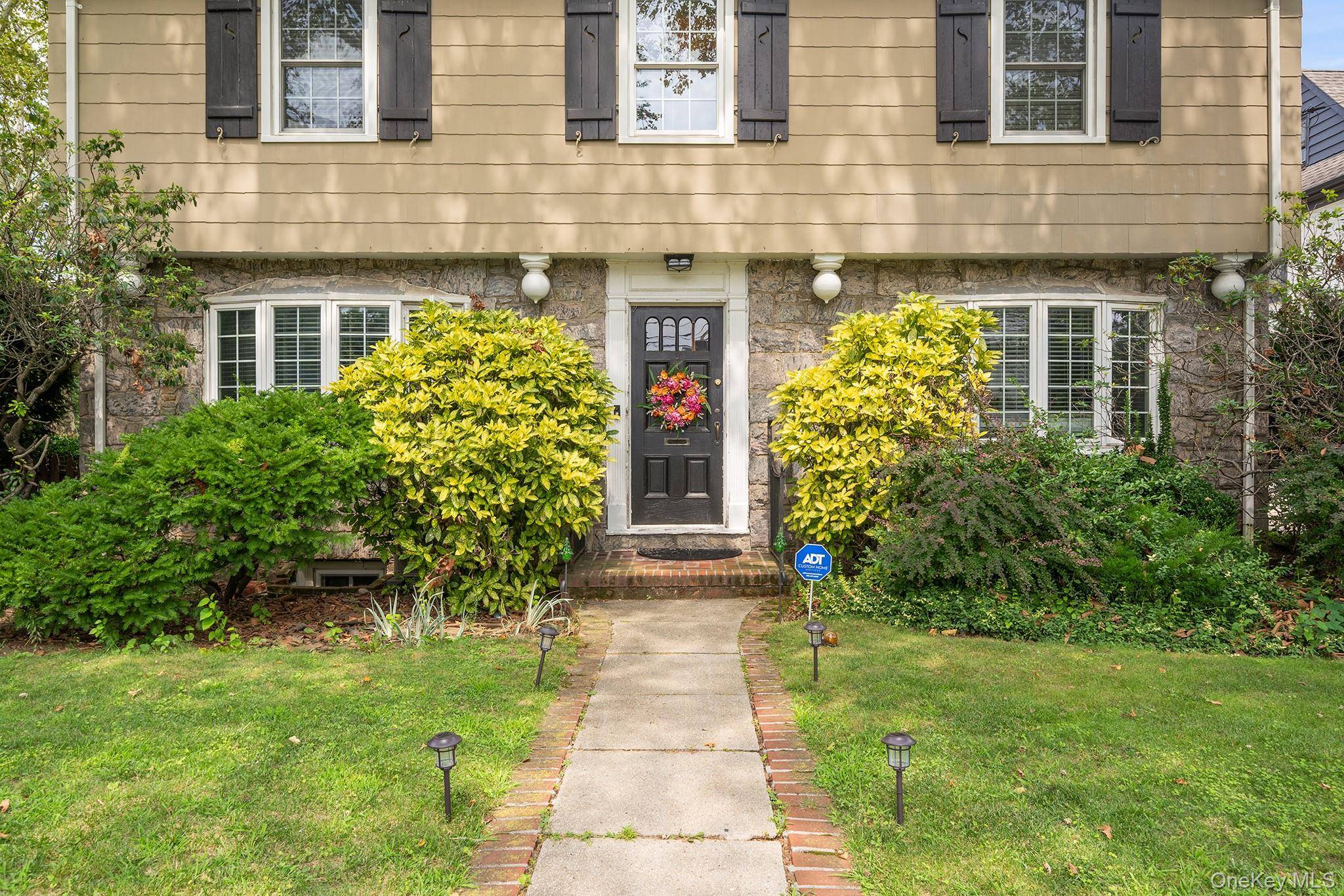 3 Demott AVE, Rockville Centre, NY 11570