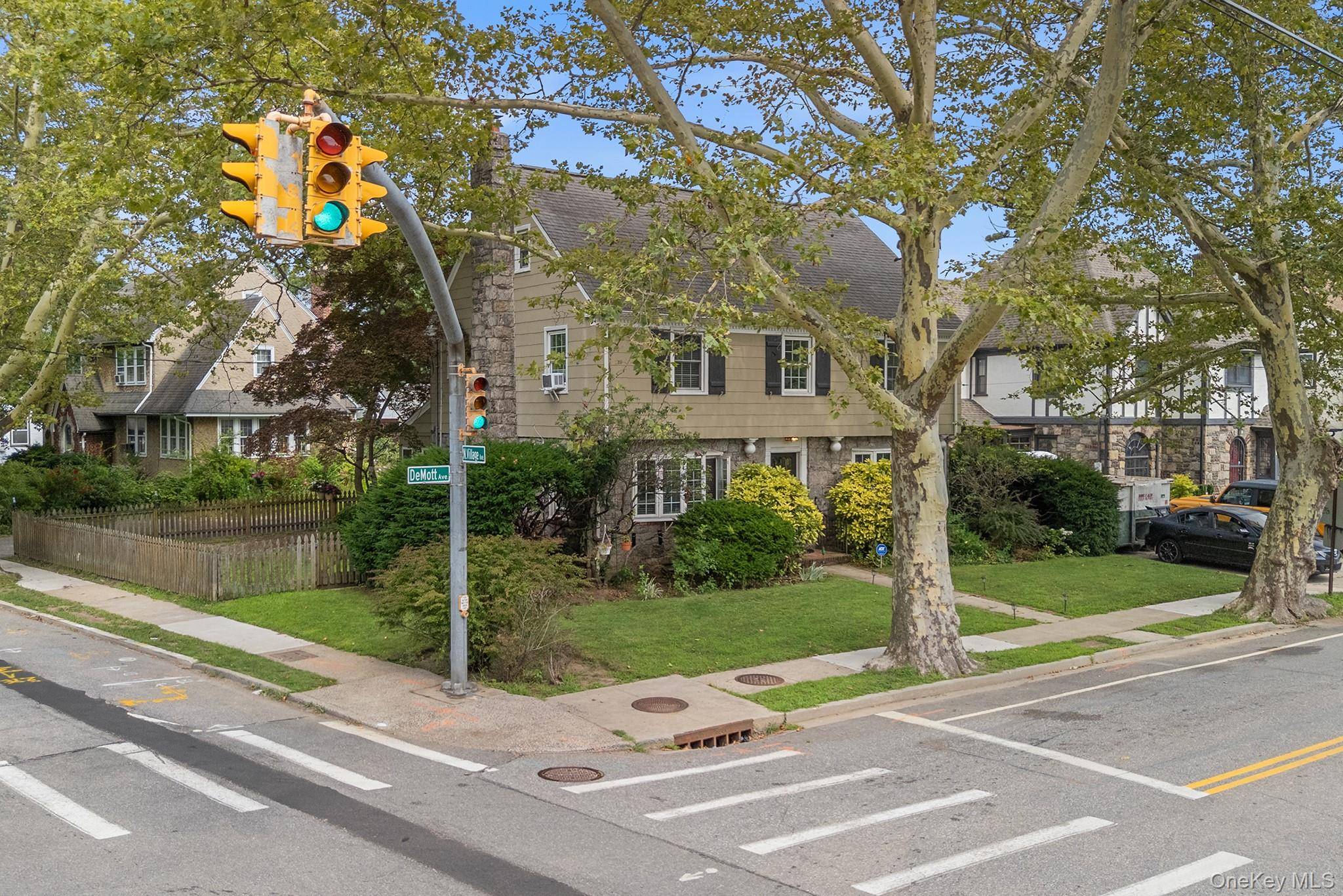 3 Demott AVE, Rockville Centre, NY 11570