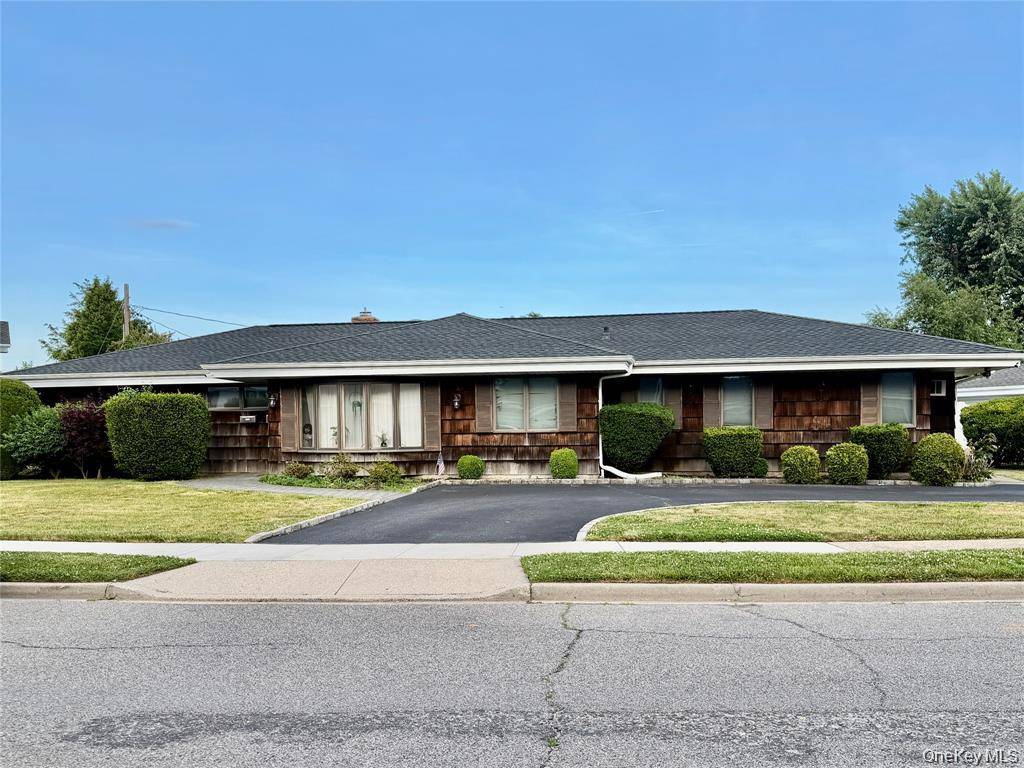 89 Bruce AVE, Hicksville, NY 11801