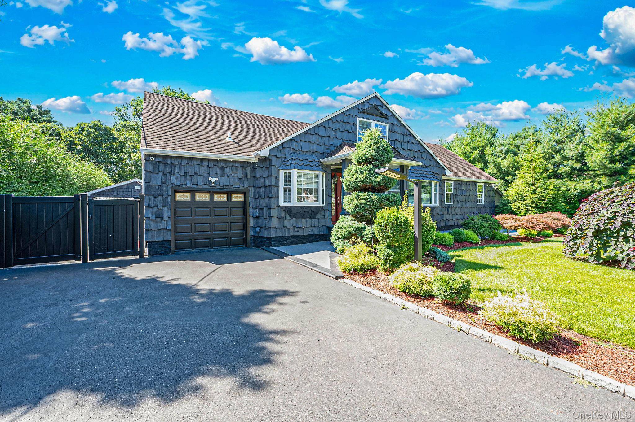8 Ralph AVE, Brentwood, NY 11717