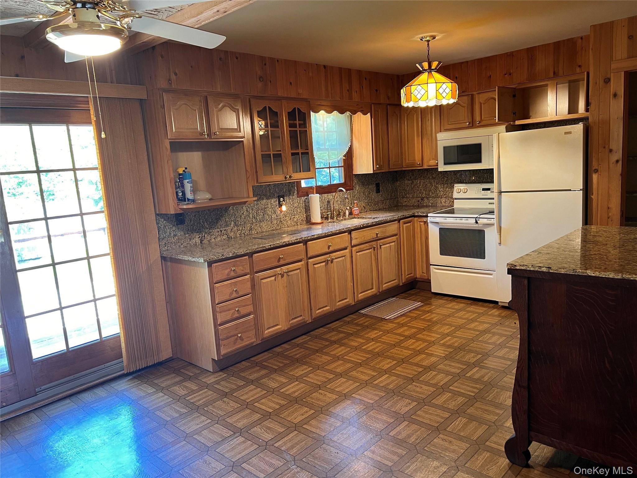 27 W Tiana RD #A, Hampton Bays, NY 11946