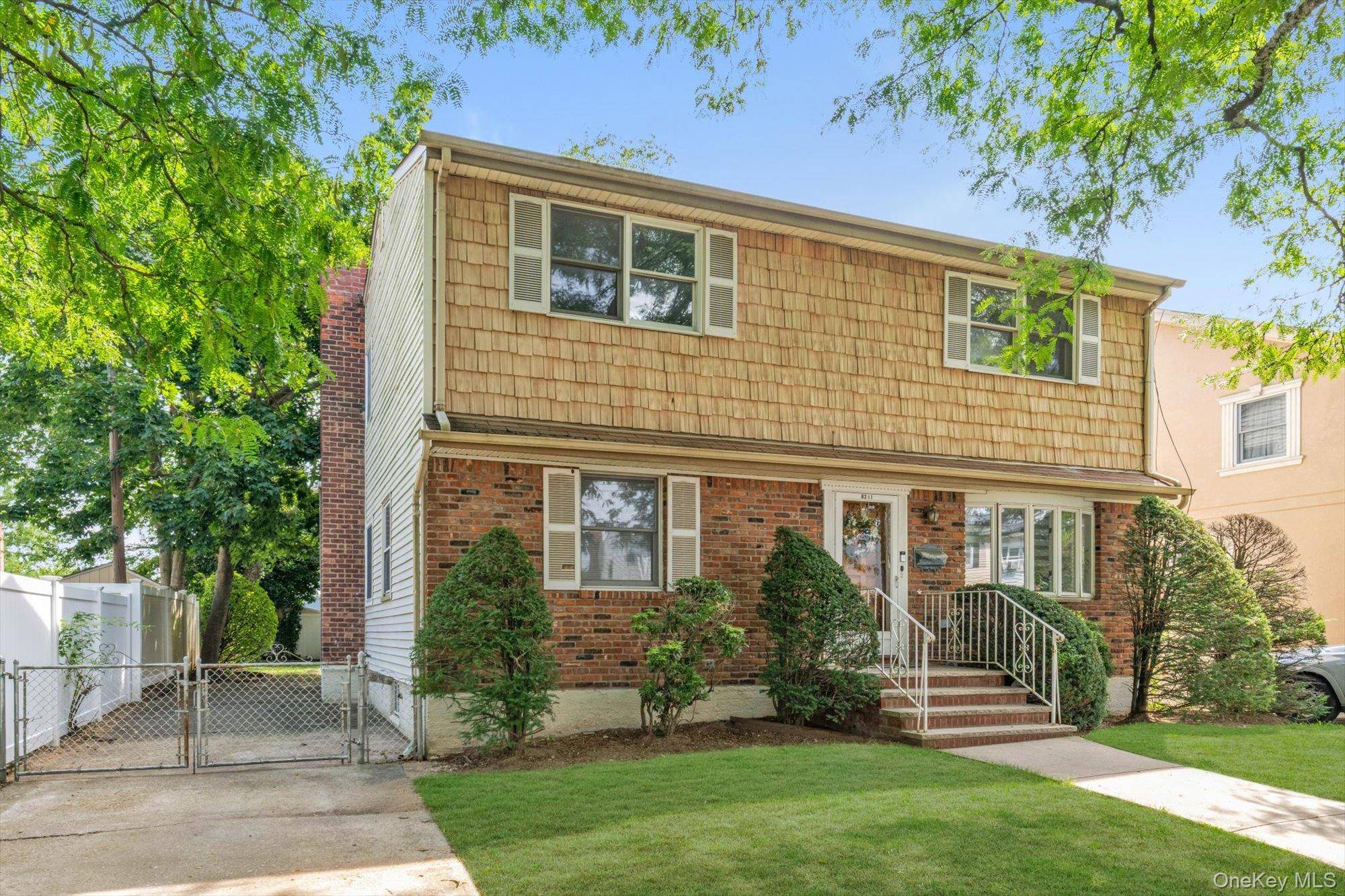 82-11 262nd ST, Floral Park, NY 11004
