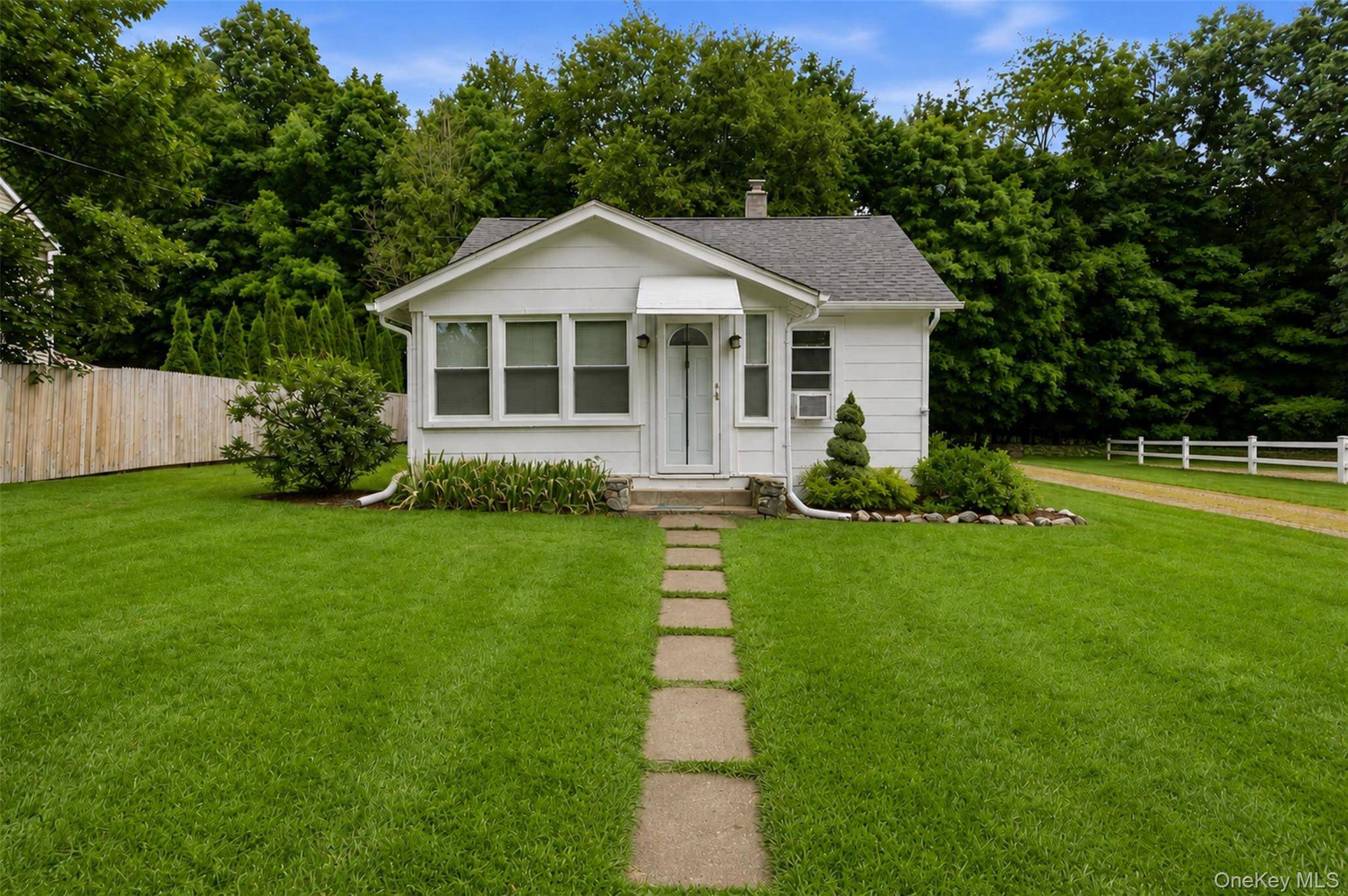 24 Round Lake AVE, Monroe, NY 10950