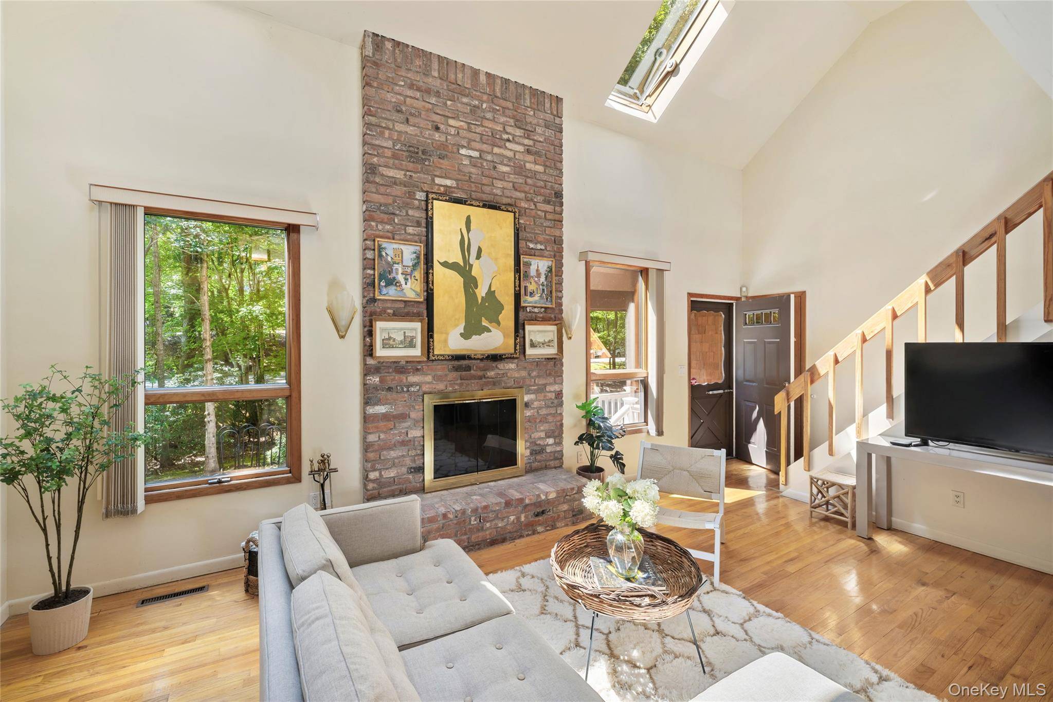 69 Glenview DR, Southampton, NY 11968