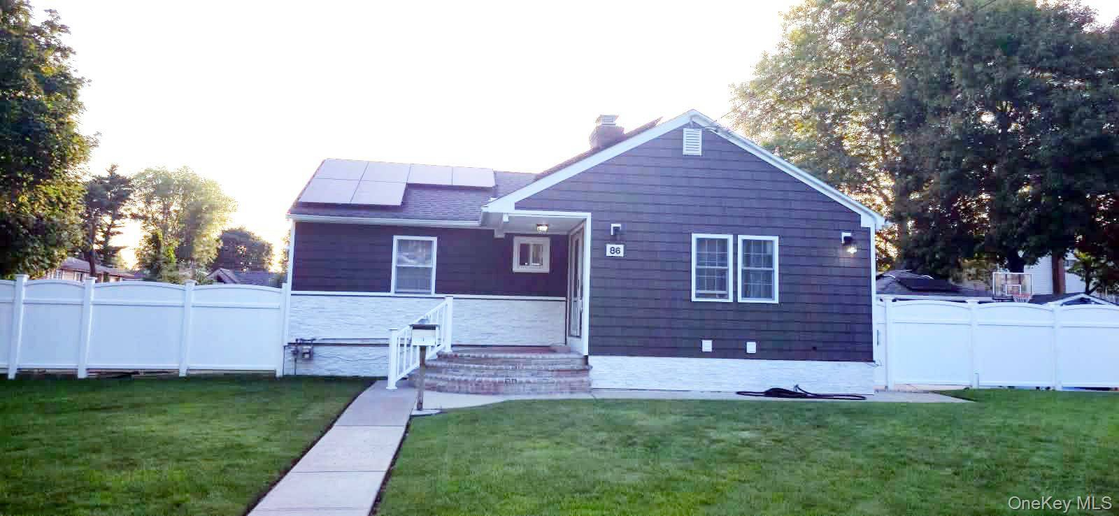 86 Washington AVE, Brentwood, NY 11717