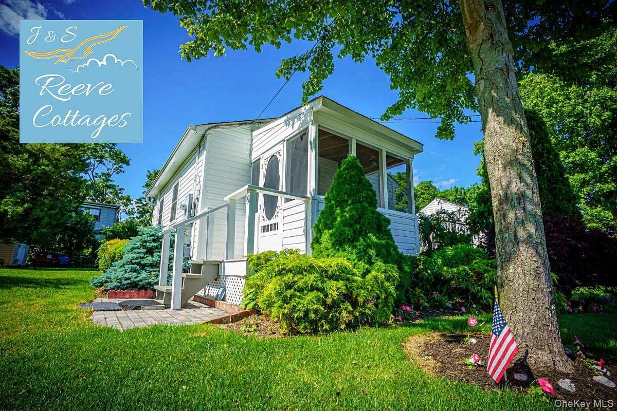 28 Whites LN, Aquebogue, NY 11931