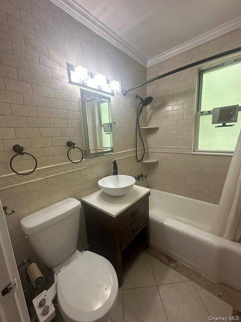 9 Stokes RD #2B, Yonkers, NY 10710