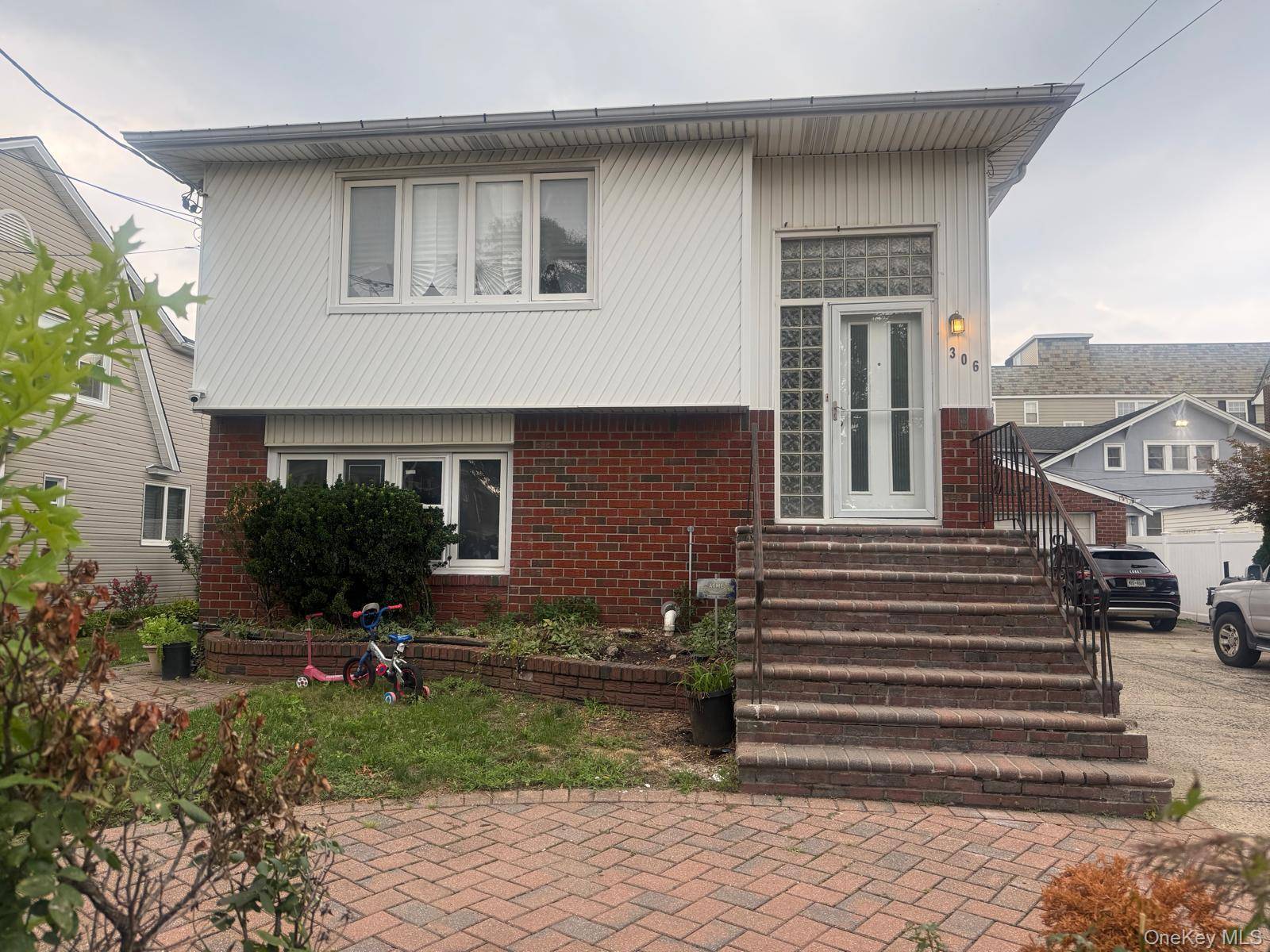 306 Hamilton AVE #2nd Floor, Hewlett, NY 11557