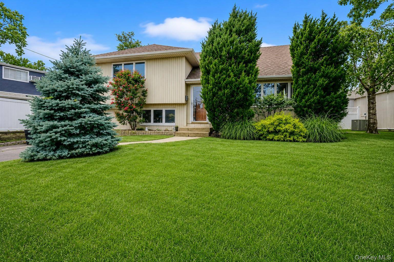 312 W Waukena AVE, Oceanside, NY 11572