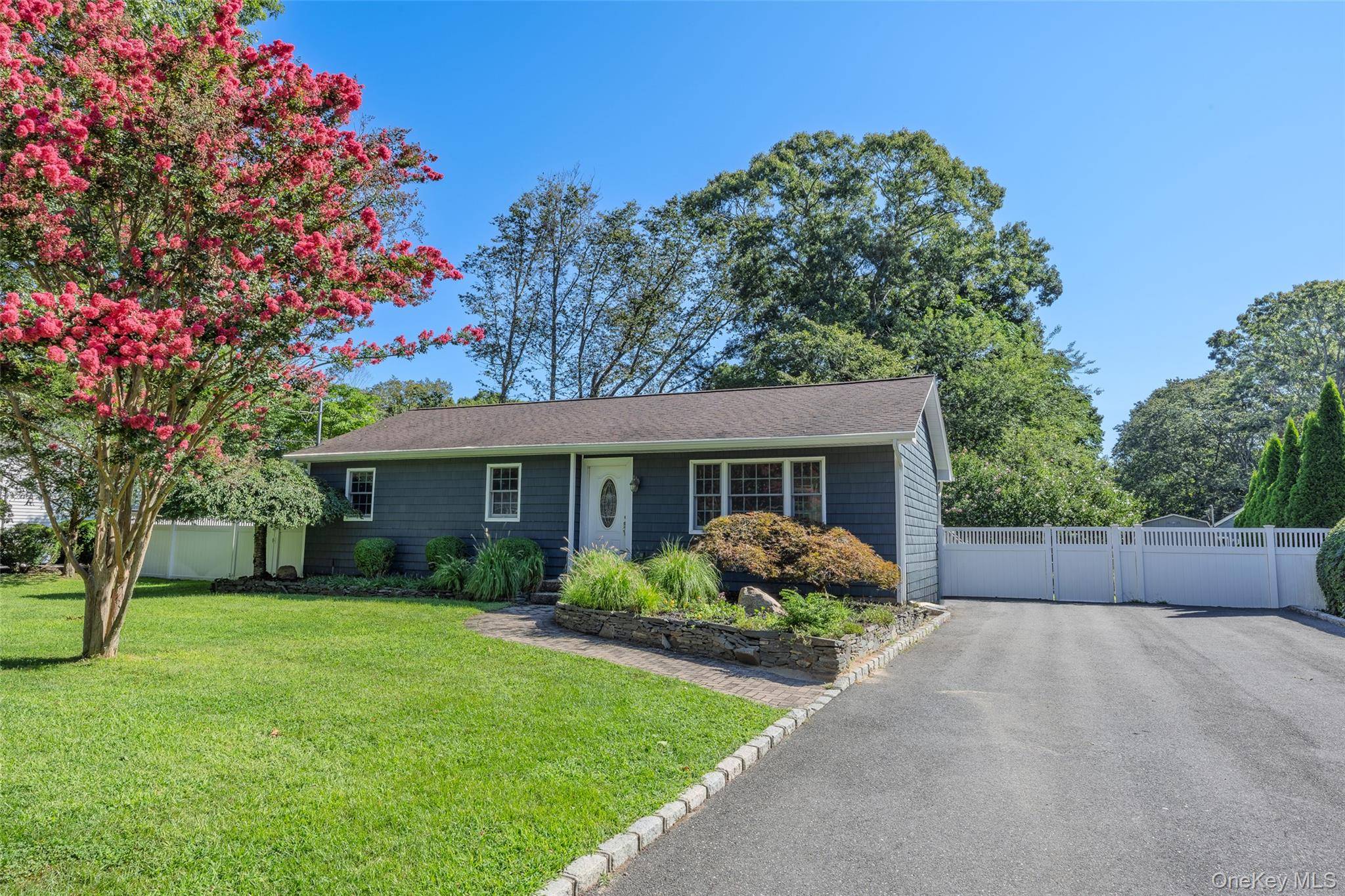 45 Marbeth CIR, Miller Place, NY 11764