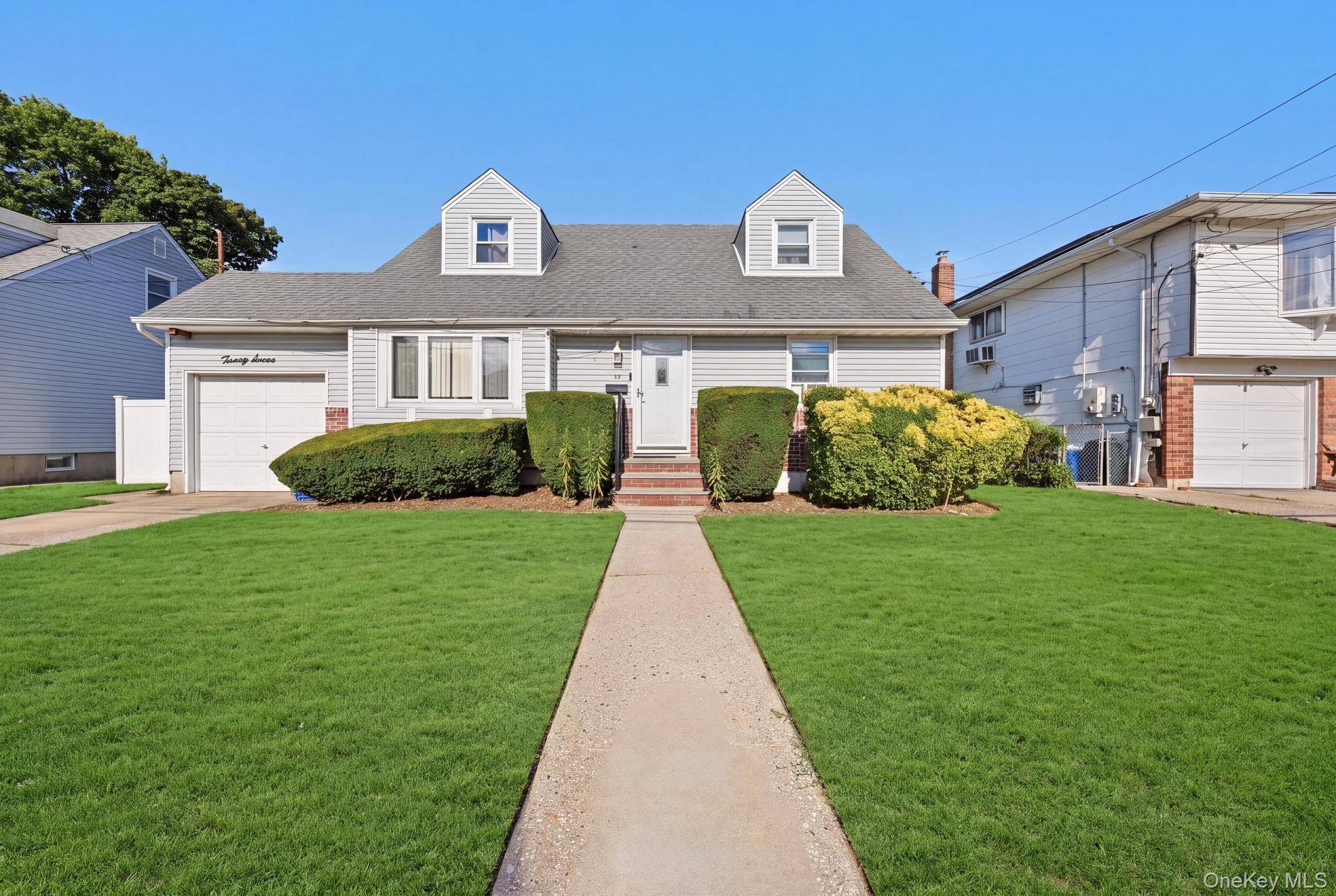 27 Hapsburg PL, Hempstead, NY 11550