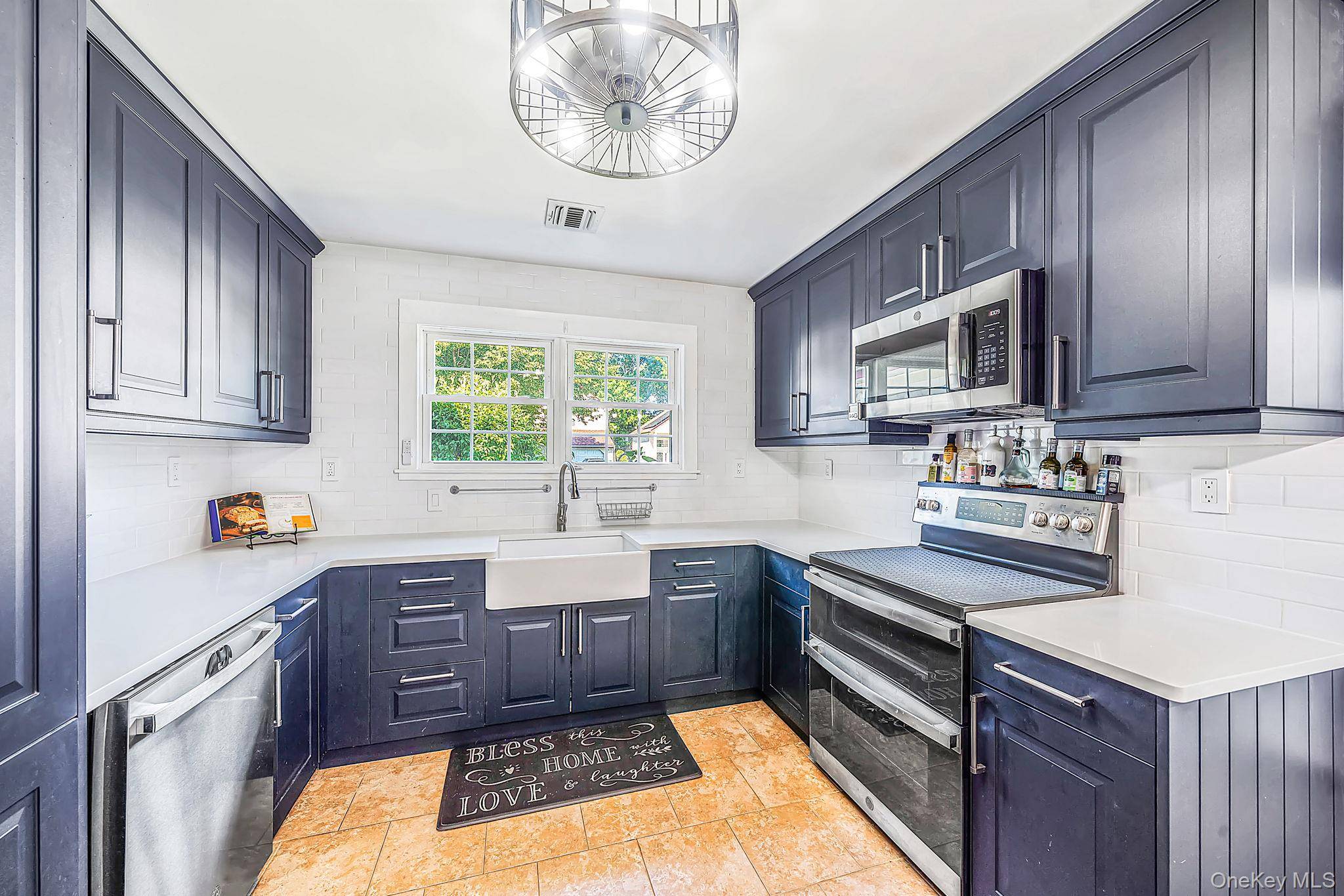 4 Balmoral CT, Middle Island, NY 11953