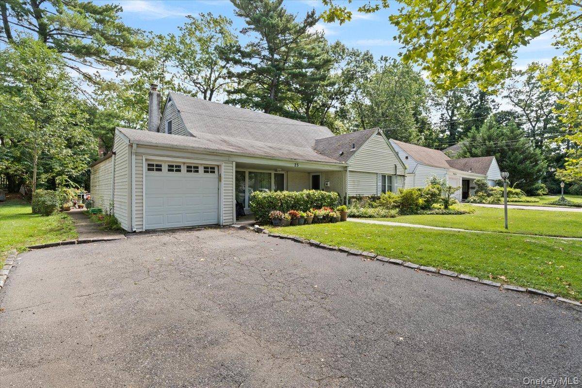 25 Bentley RD, Great Neck, NY 11023