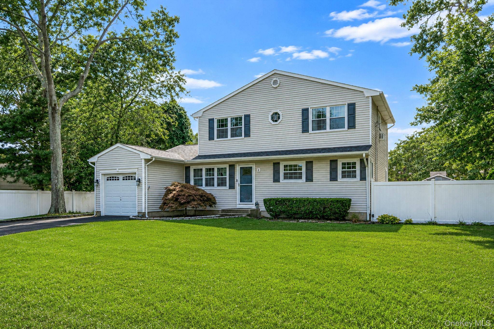 86 Creighton AVE, Ronkonkoma, NY 11779