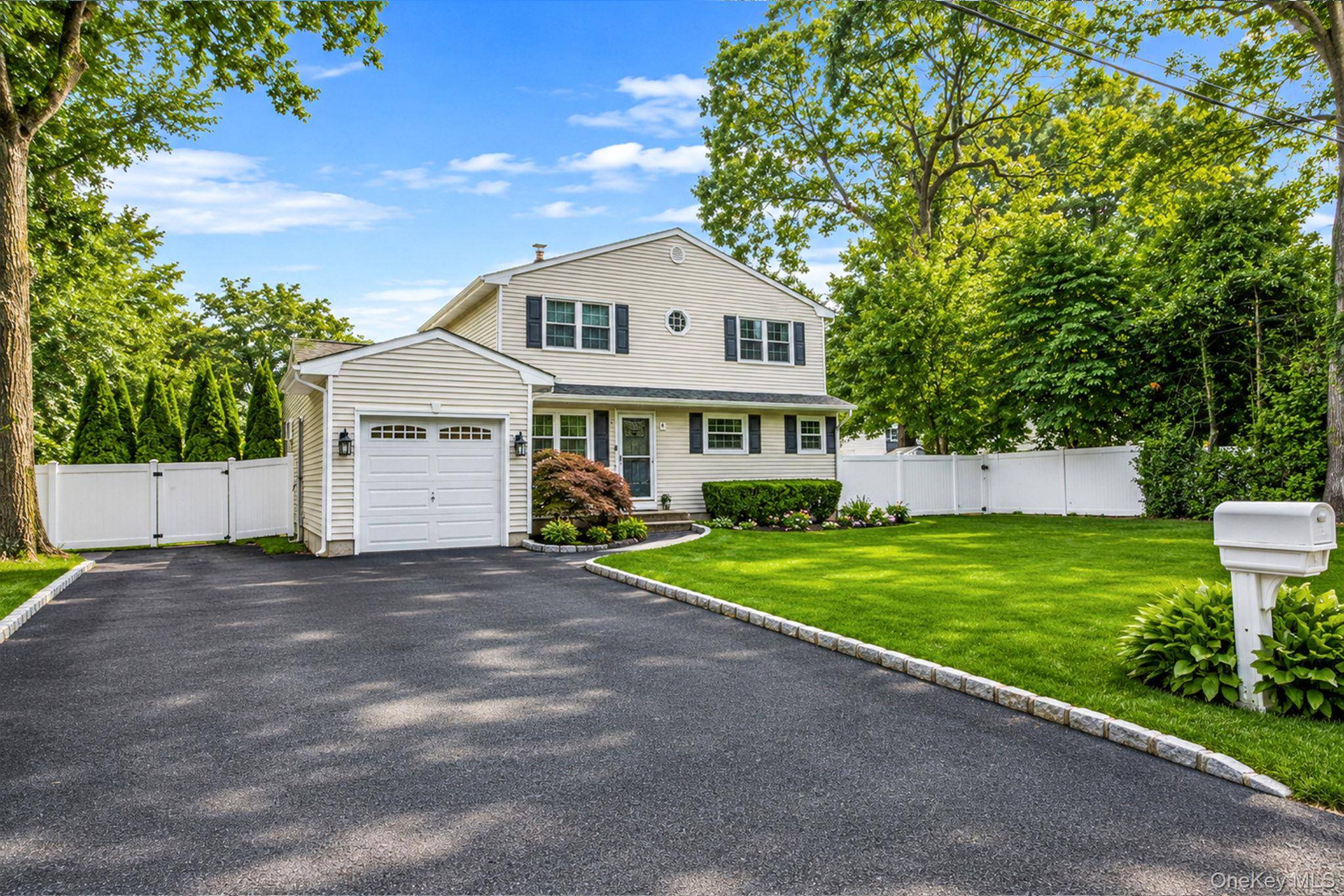 86 Creighton AVE, Ronkonkoma, NY 11779