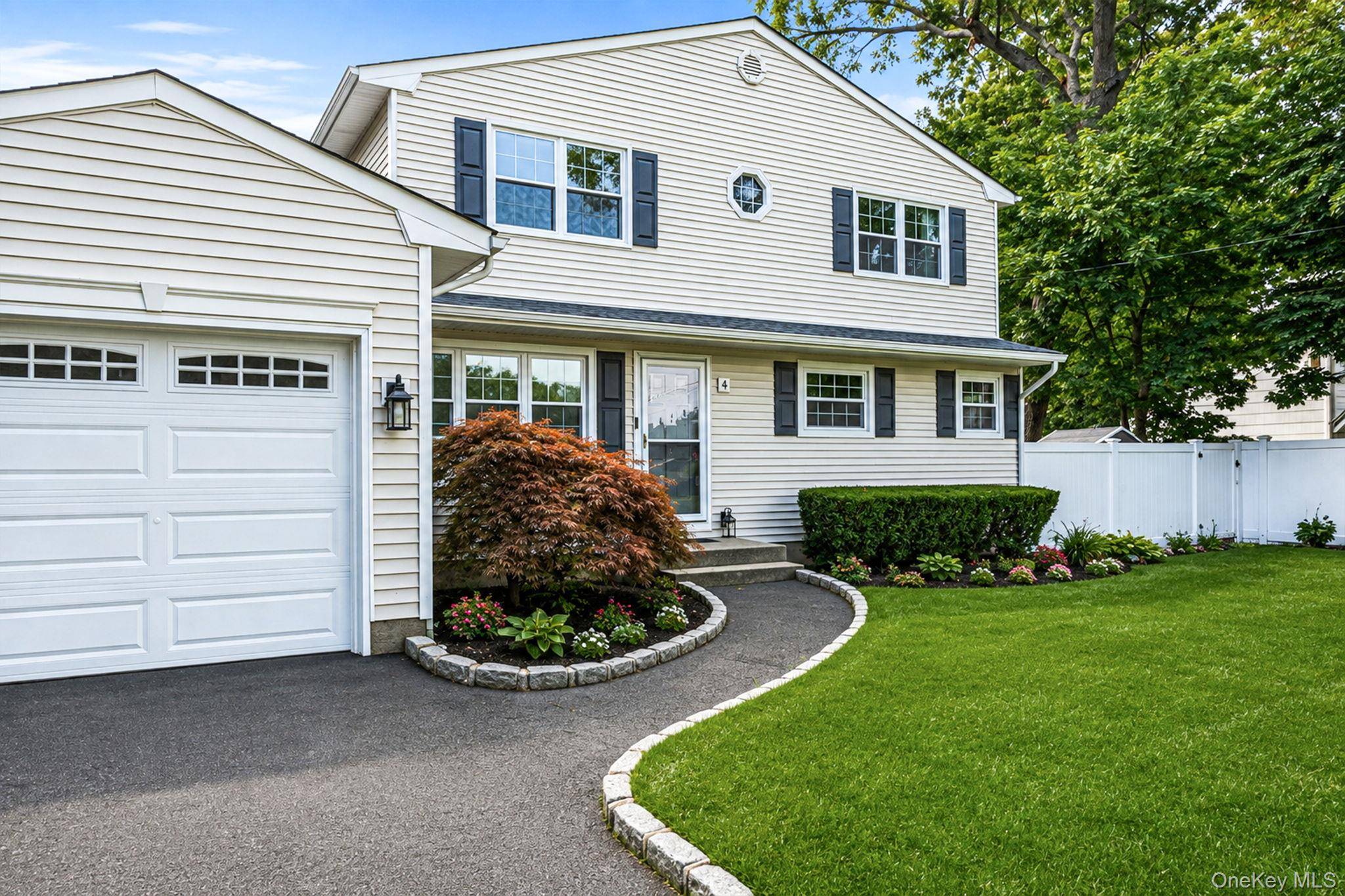 86 Creighton AVE, Ronkonkoma, NY 11779
