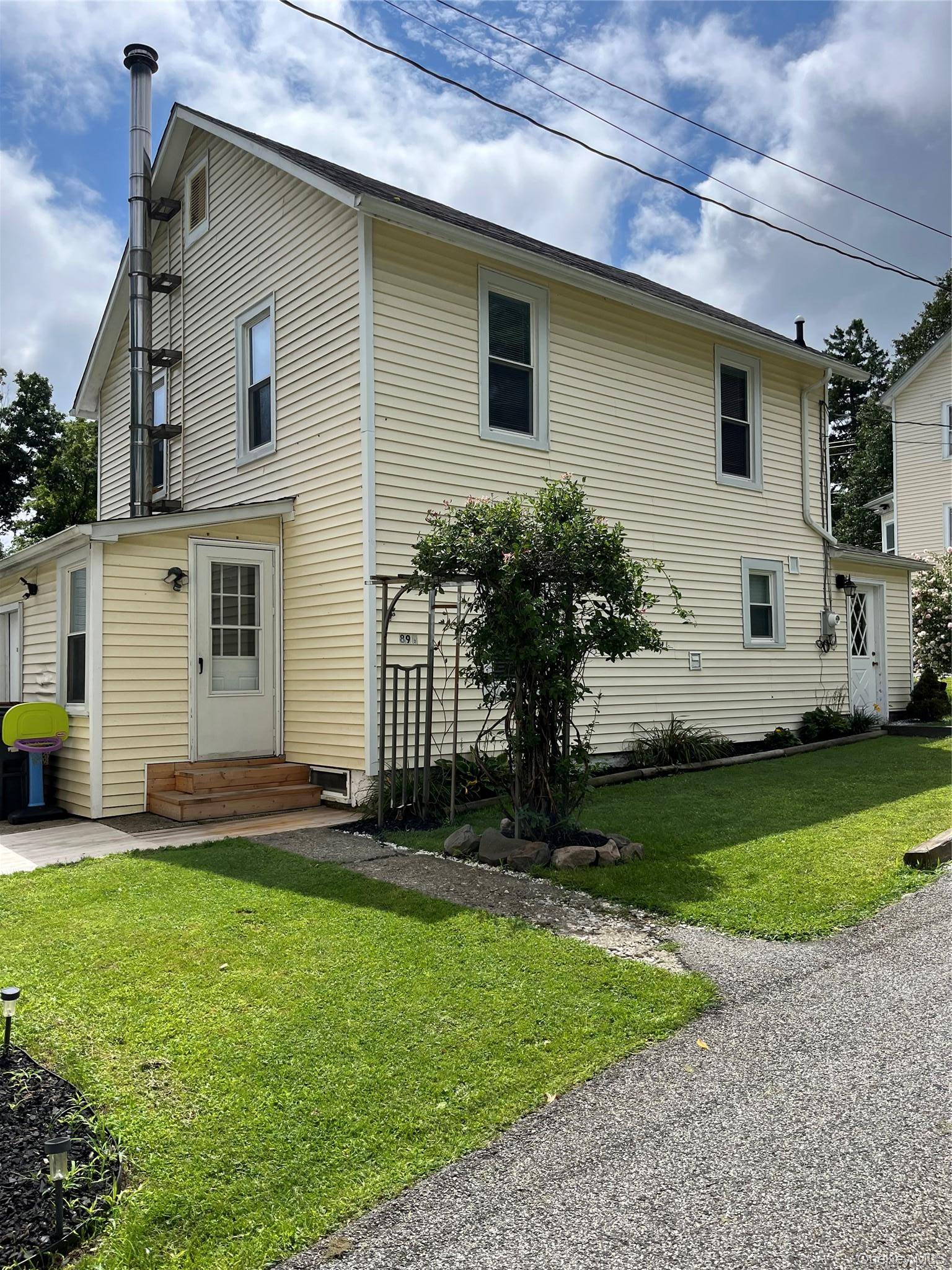89 N Montgomery ST, Walden, NY 12586