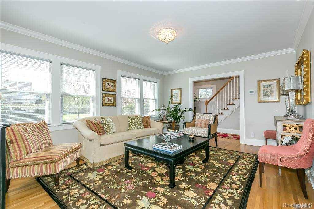 16 Union AVE, Glen Head, NY 11545