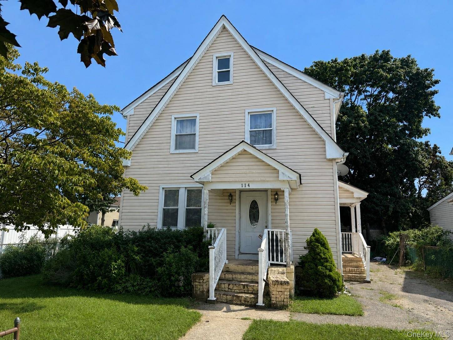 114 Leonard AVE, Freeport, NY 11520