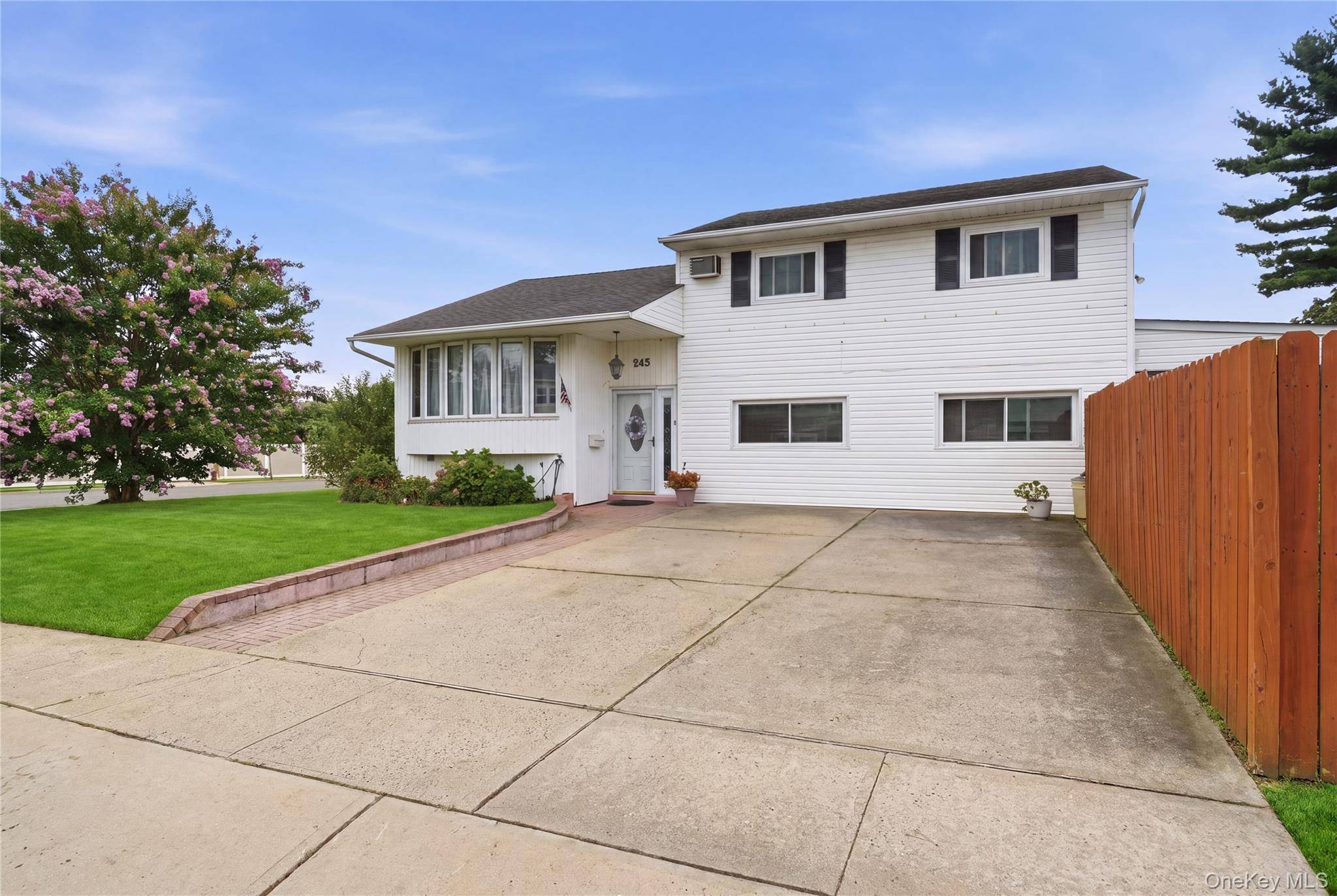 245 Seaford AVE, Massapequa, NY 11758