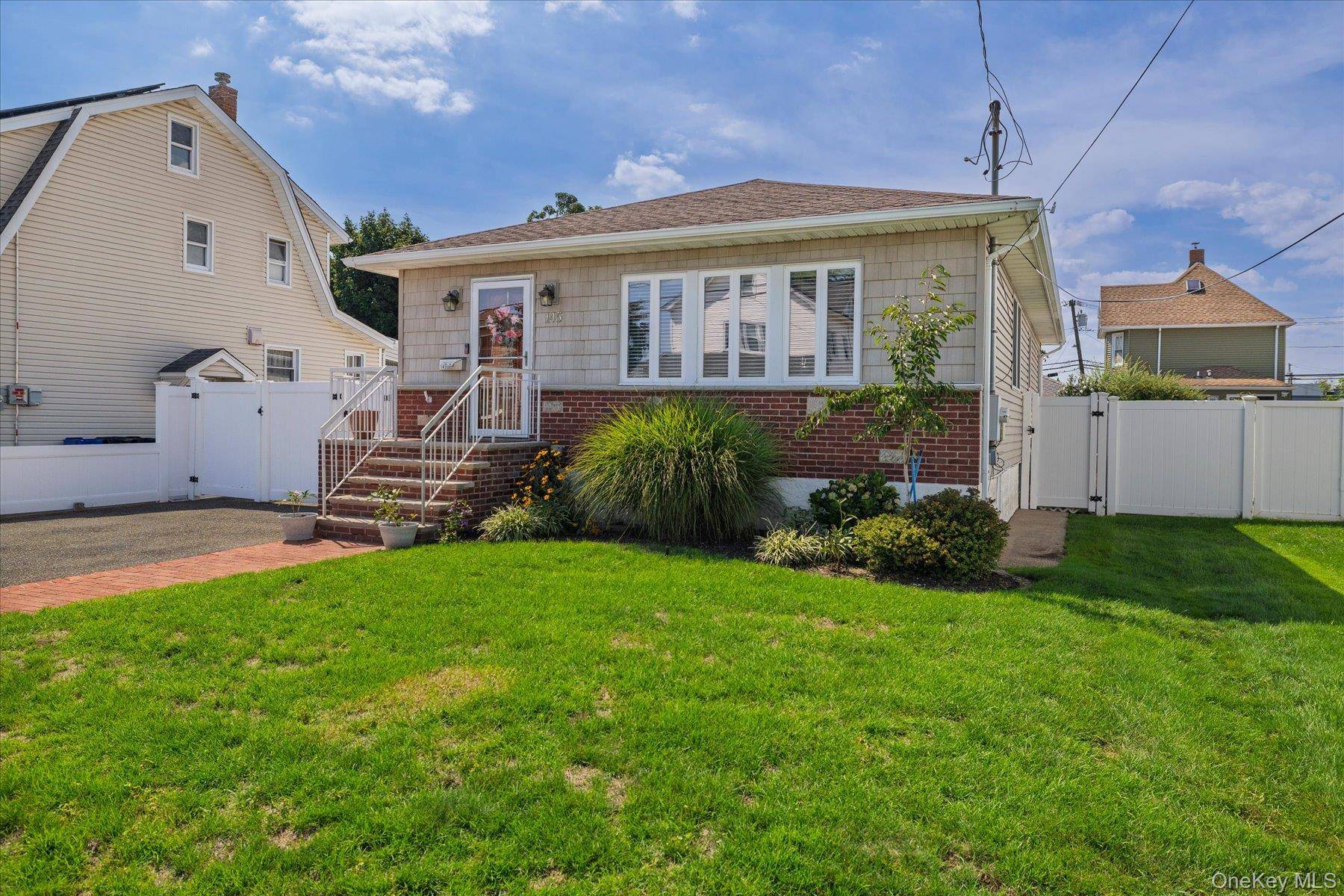 145 Bismark AVE, Valley Stream, NY 11581
