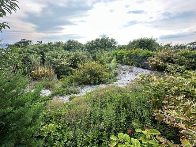 185 Holly WALK, Cherry Grove, NY 11782
