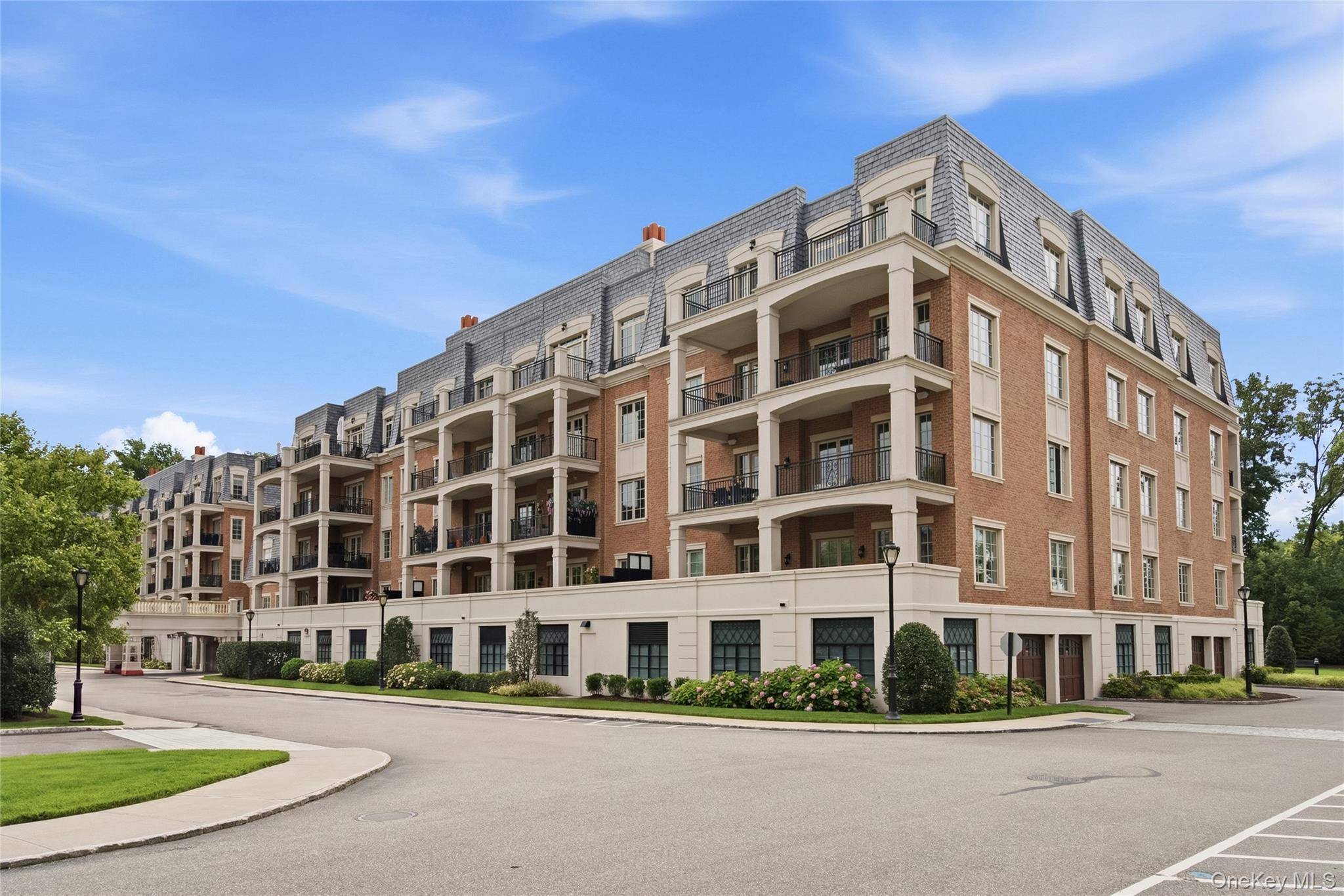 3000 Royal CT #3206, North Hills, NY 11040