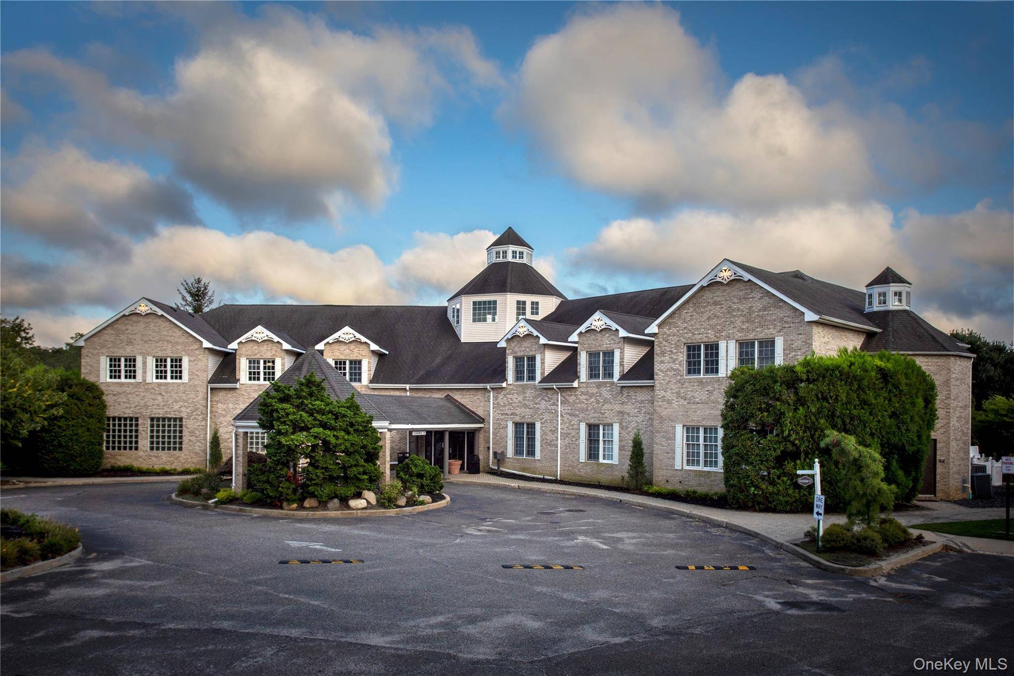 106 Cassa LOOP #106, Holtsville, NY 11742