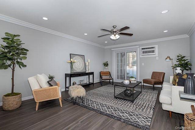 106 Cassa LOOP #106, Holtsville, NY 11742
