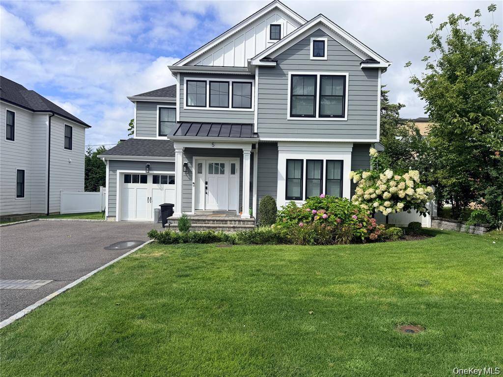 5 Madison PL, Roslyn Heights, NY 11577
