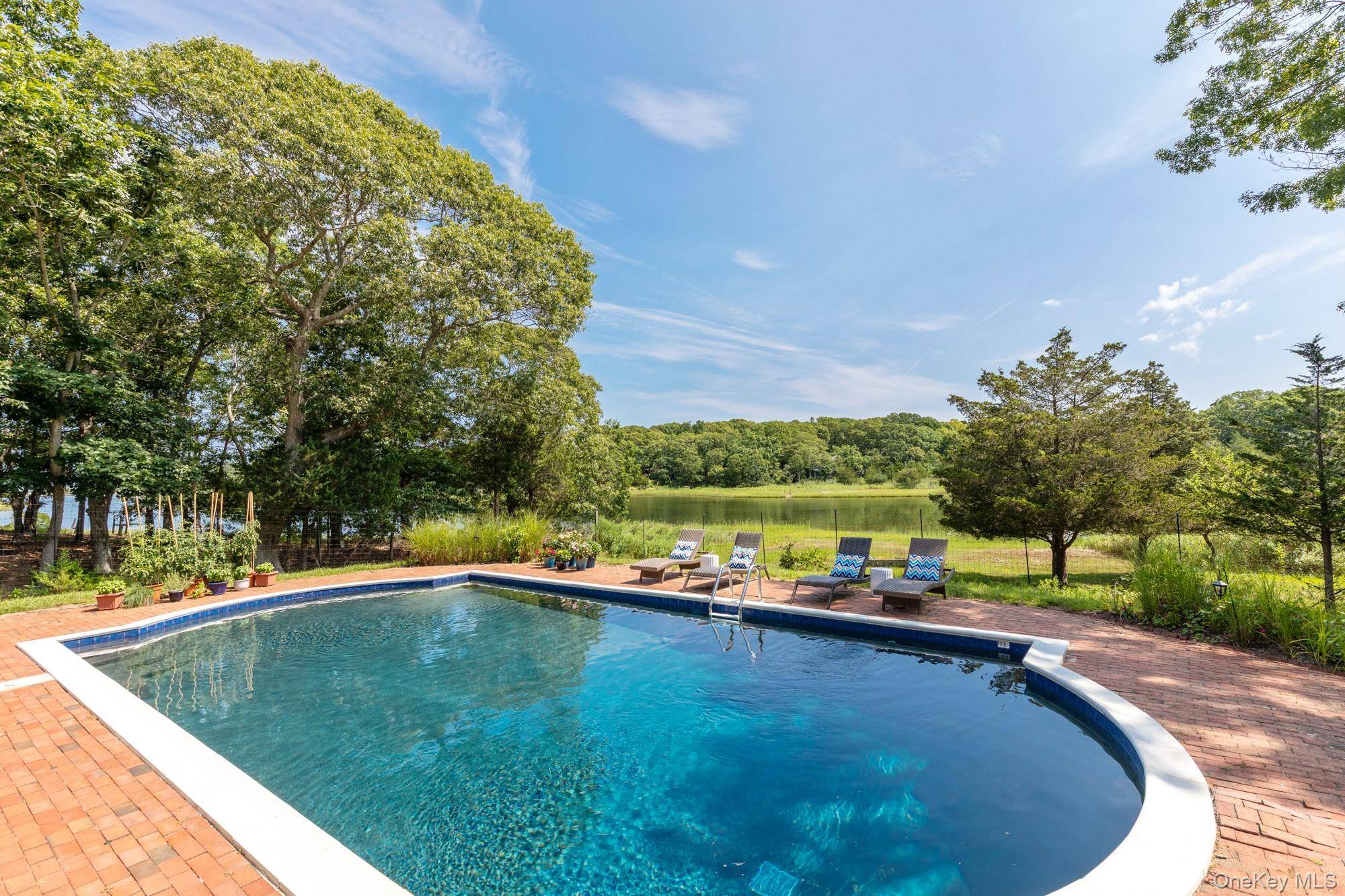 59 Isle Of Wight RD, East Hampton, NY 11937