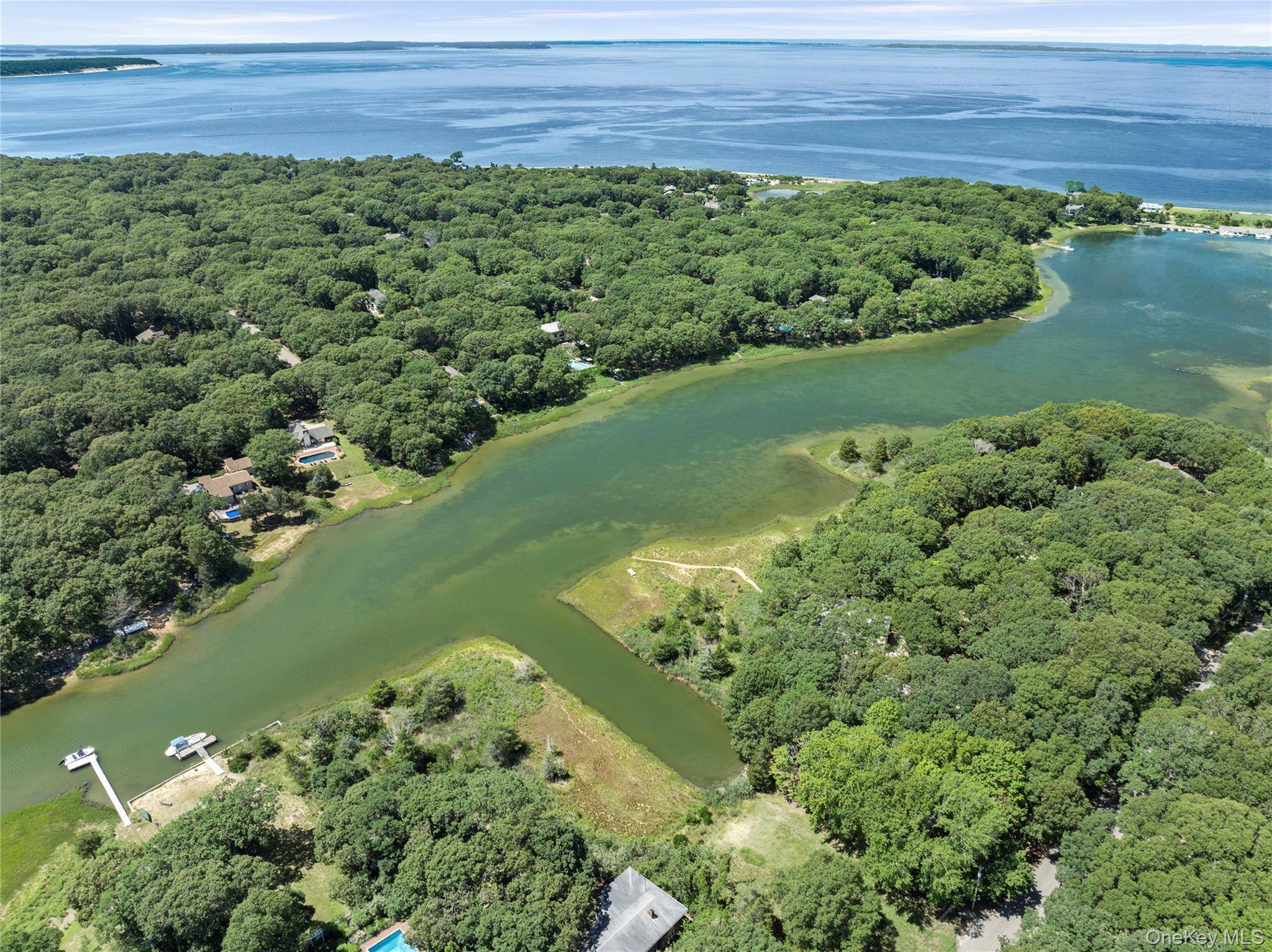59 Isle Of Wight RD, East Hampton, NY 11937