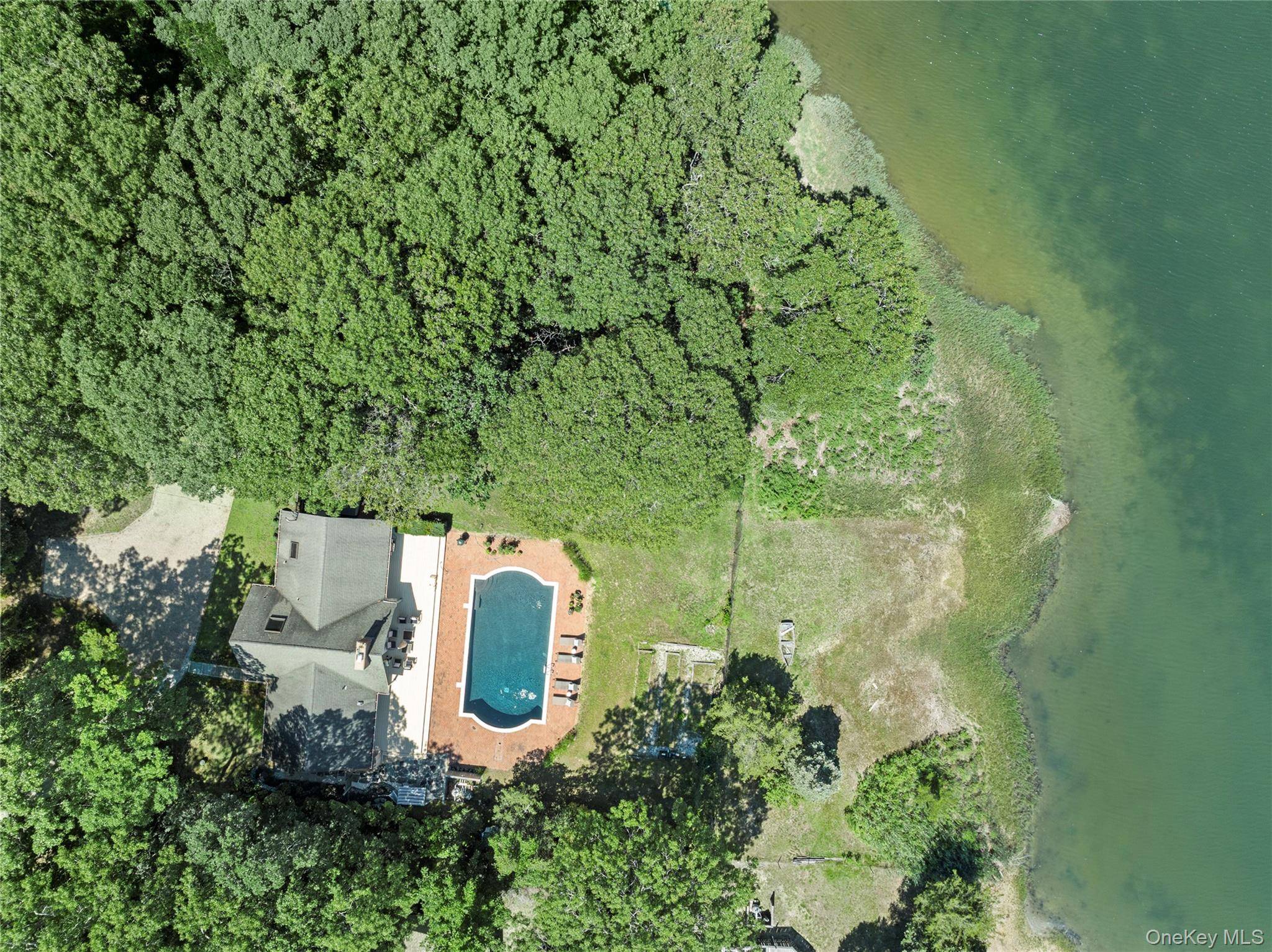 59 Isle Of Wight RD, East Hampton, NY 11937