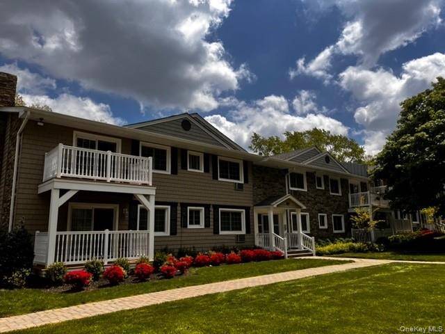 28 Williams BLVD #28-1E, Lake Grove, NY 11755