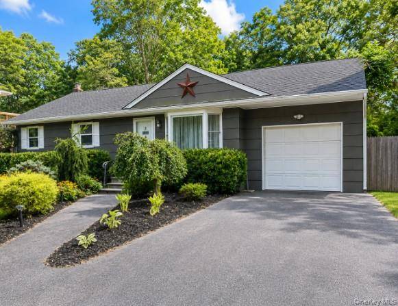32 Robinson AVE, Medford, NY 11763