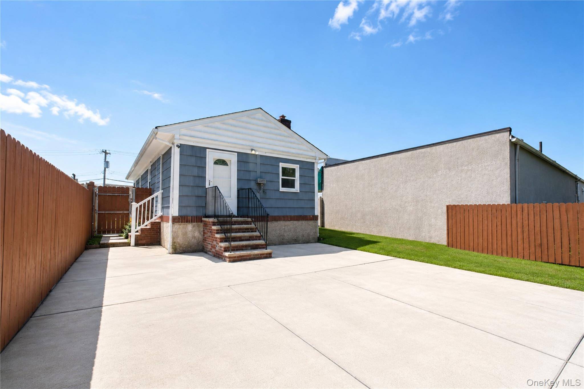 3895 Amboy RD, Staten Island, NY 10308