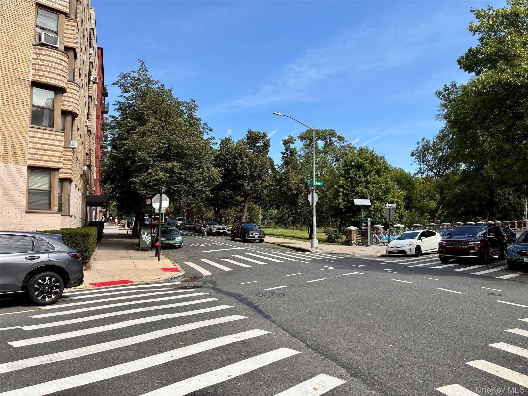 340 East Mosholu Pkwy #2C, Bronx, NY 10458