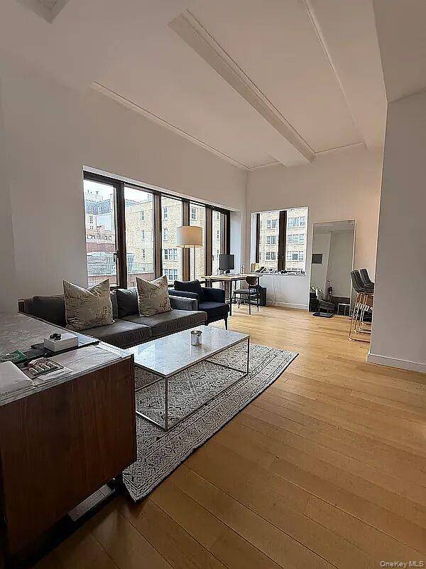 225 E 19th ST #802, New York (manhattan), NY 10003